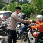 Polsek Kelapa Gading Gelar Jumat Peduli, Bagikan Nasi Kotak untuk Ojol dan Warga